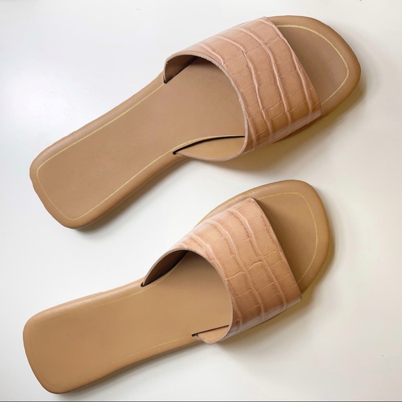NEW Chrissy Sandal- in Nude - Picture 4 of 6